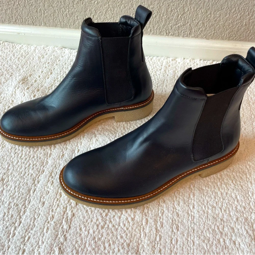 Everlane Italian leather Chelsea with gum sole. - Picture 1 of 7